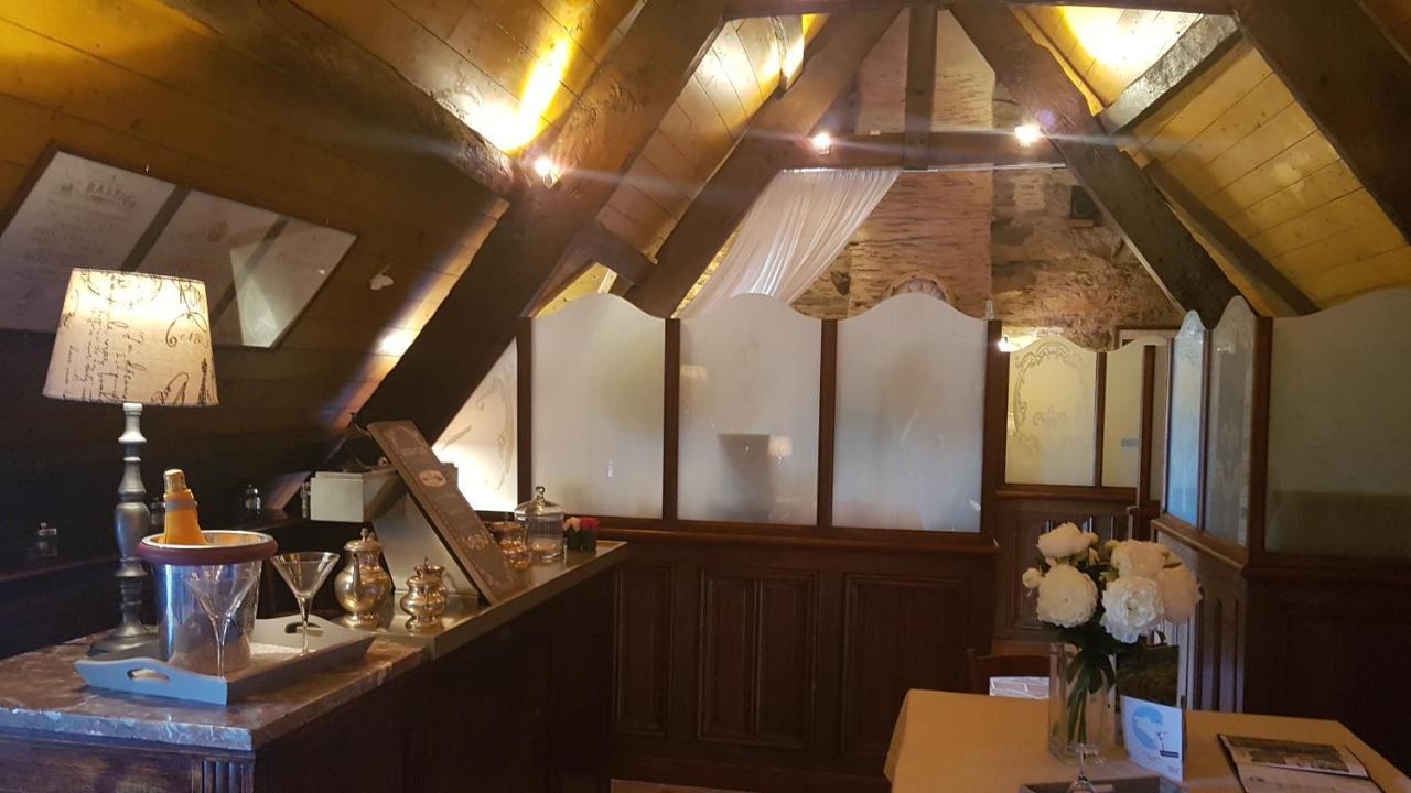 Le Cafe Du Village - Bar A Cocktails & A Ambiance Lohéac Eksteriør billede