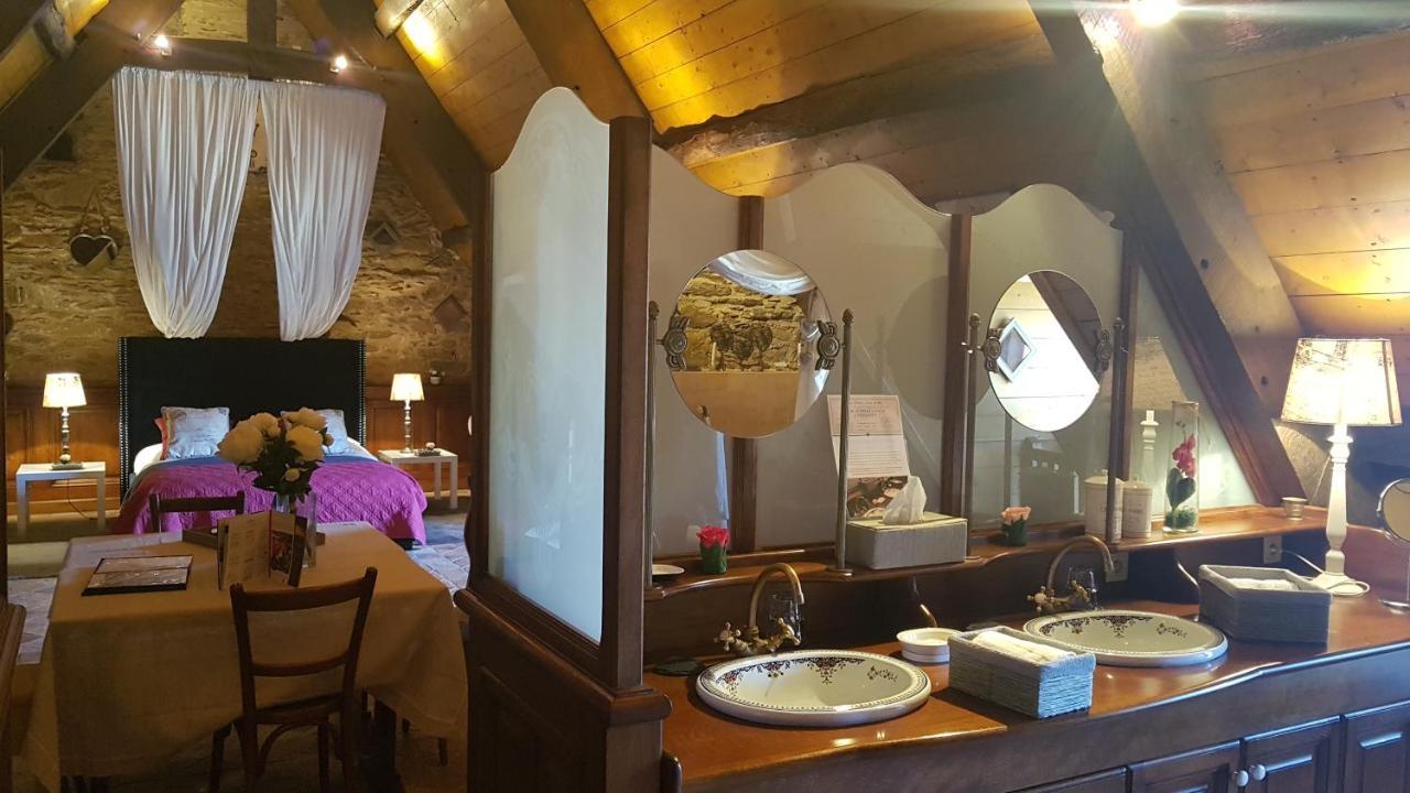 Le Cafe Du Village - Bar A Cocktails & A Ambiance Lohéac Eksteriør billede