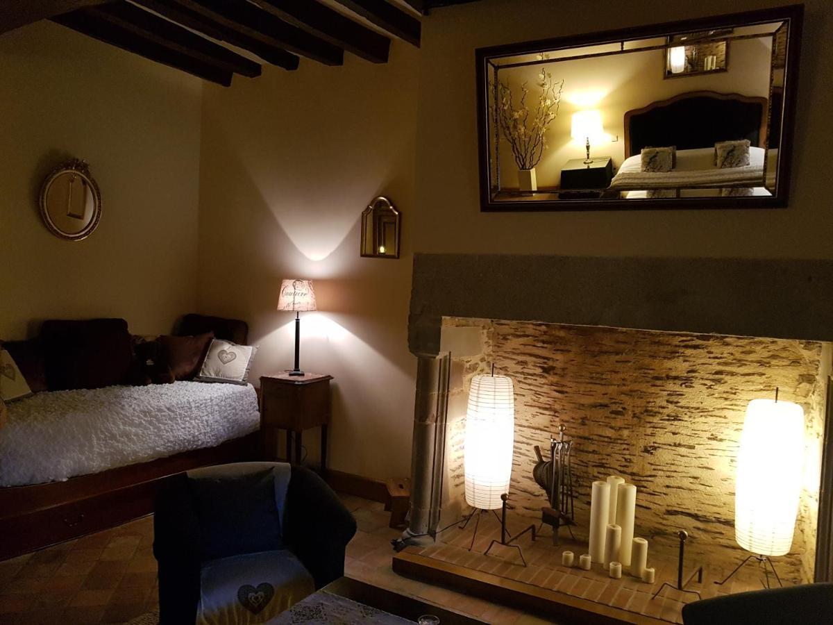 Le Cafe Du Village - Bar A Cocktails & A Ambiance Lohéac Eksteriør billede