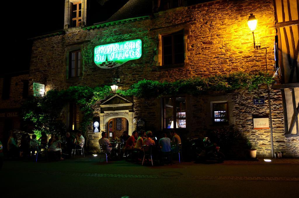 Le Cafe Du Village - Bar A Cocktails & A Ambiance Lohéac Eksteriør billede