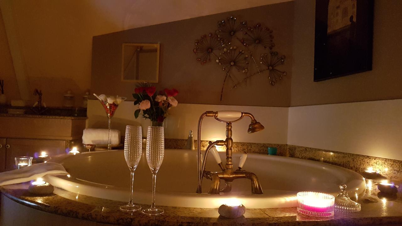 Le Cafe Du Village - Bar A Cocktails & A Ambiance Lohéac Eksteriør billede